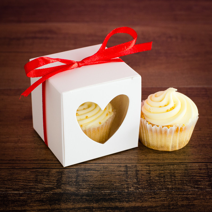 Product photo of cupcake box on wooden table